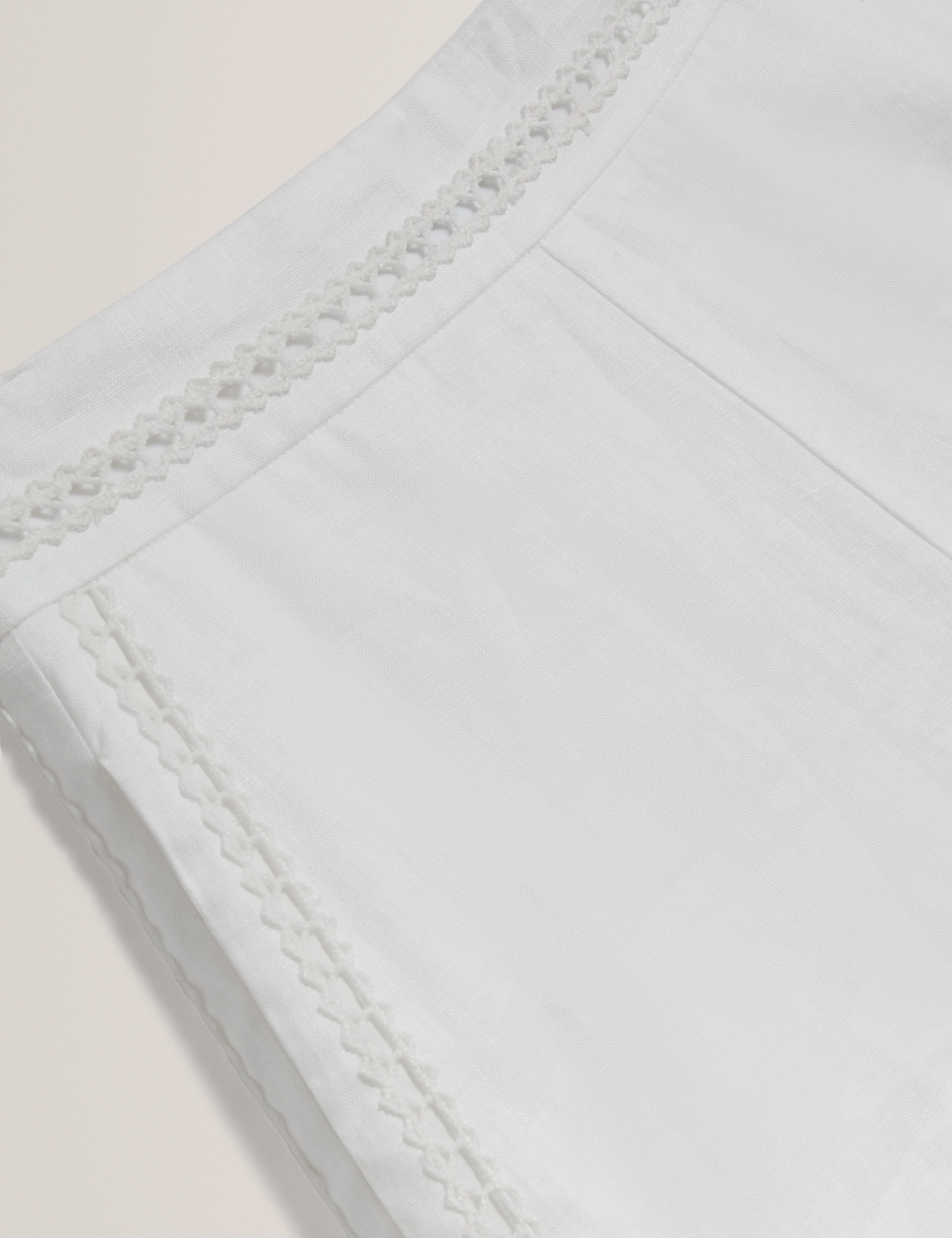 Buccia Trim Detail Linen Short White