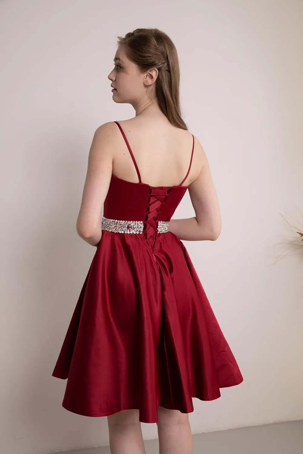 Satin Homecoming Dresses 2025 Spaghetti Straps Short Prom Dresses V-Neck Beaded Evening Formal Party Gowns